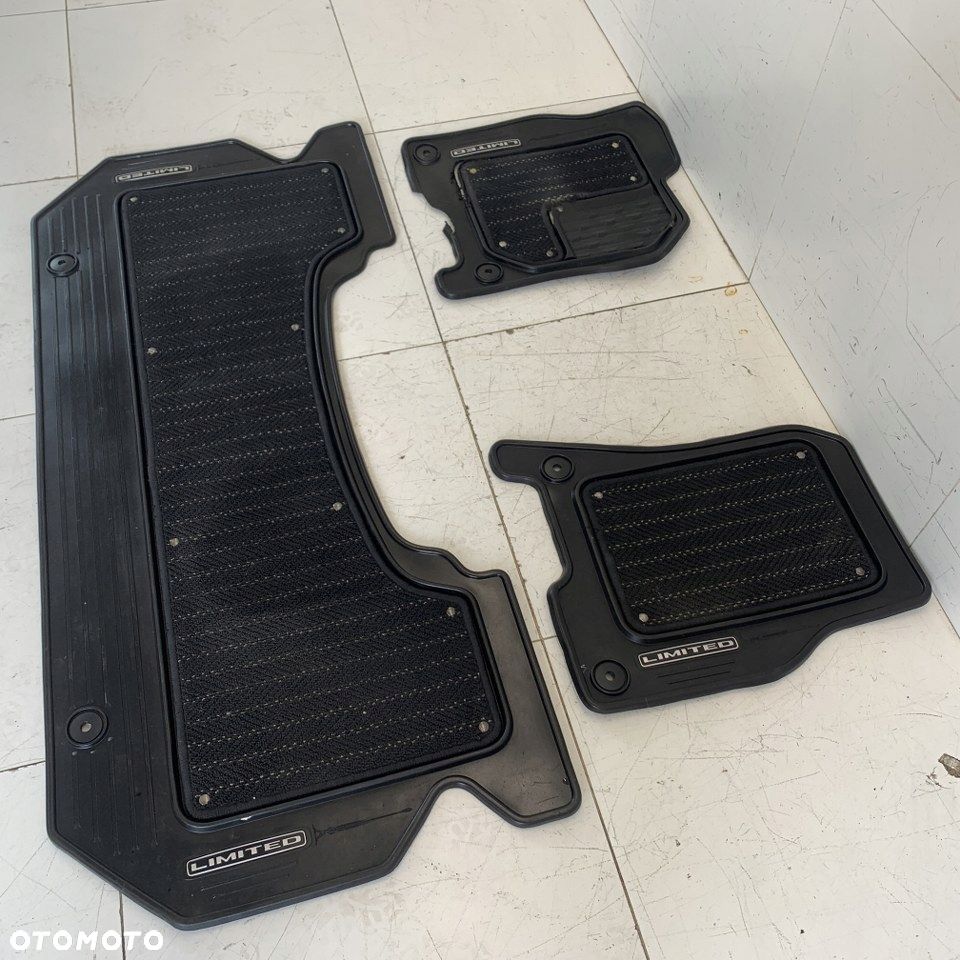 Dywaniki chodniczki oryginalne komplet 3szt DODGE RAM V 1500 LIMITED 21r - 3