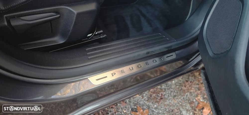 Peugeot 2008 1.2 PureTech GT Pack EAT8 - 11