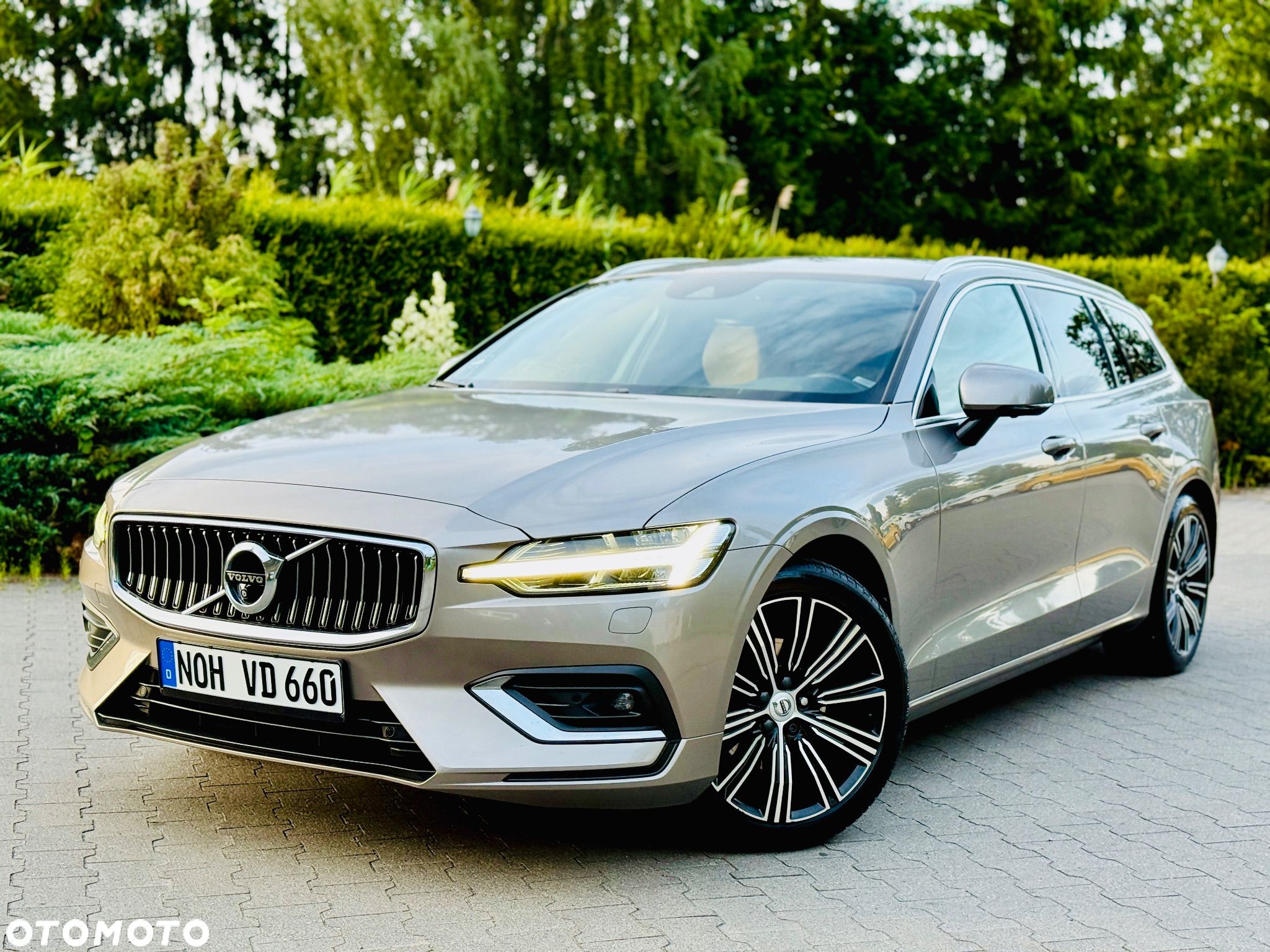 Volvo V60 D4 Inscription - 1
