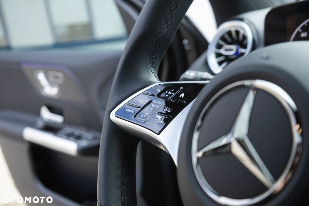 Mercedes-Benz GLA - 22