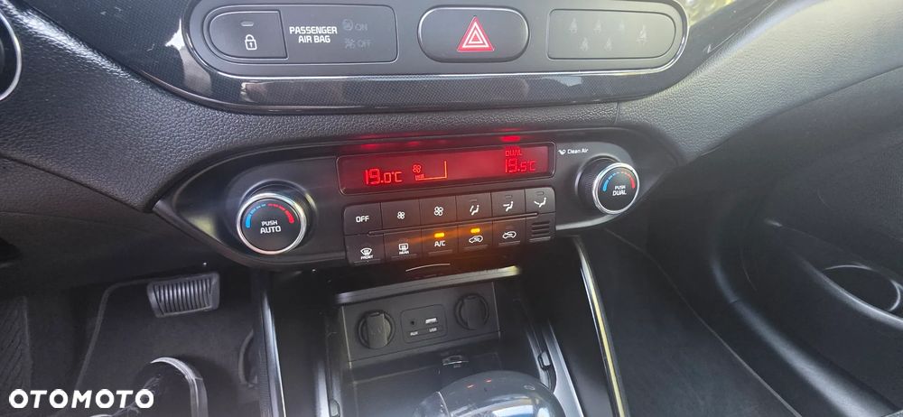 Kia Carens 1.7 CRDi 141 ISG Spirit - 21