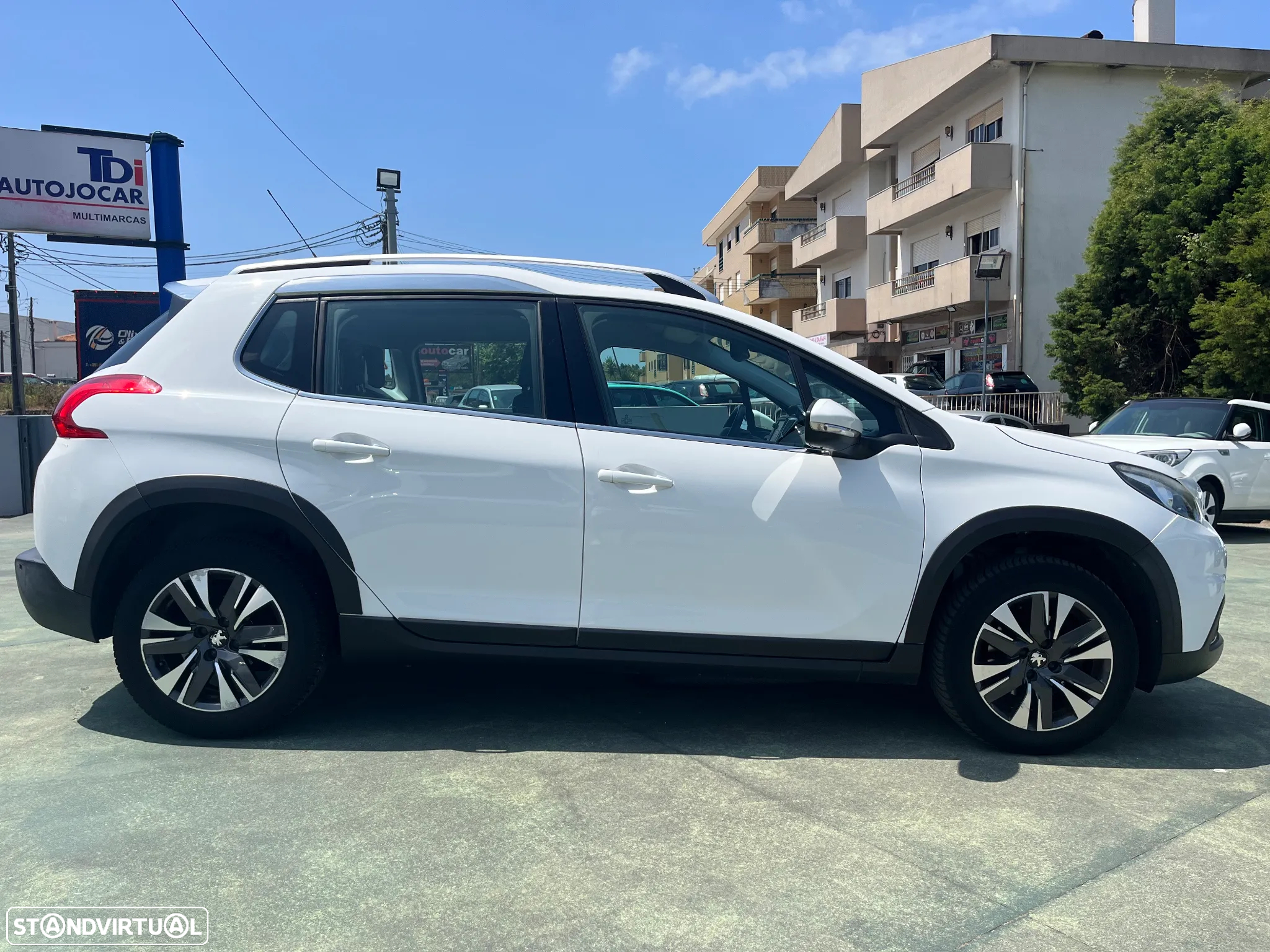 Peugeot 2008 1.2 PureTech Allure EAT6 - 7