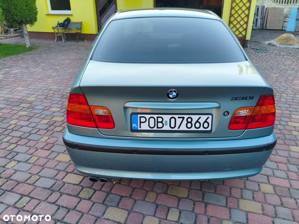 BMW Seria 3 330i - 12