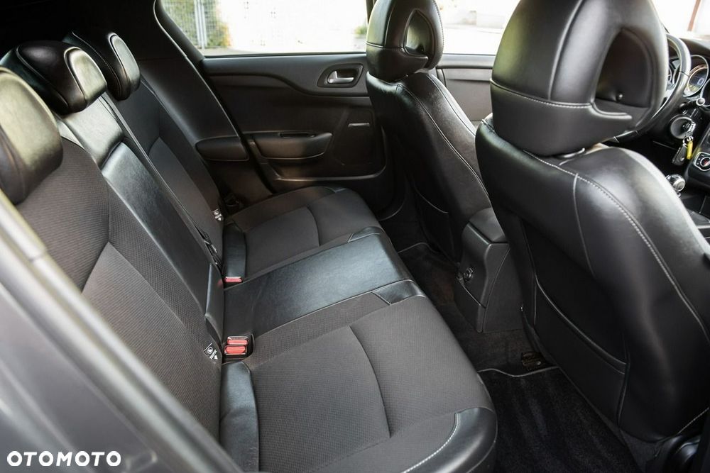 Citroën DS4 e-HDi 115 Urban Show - 9
