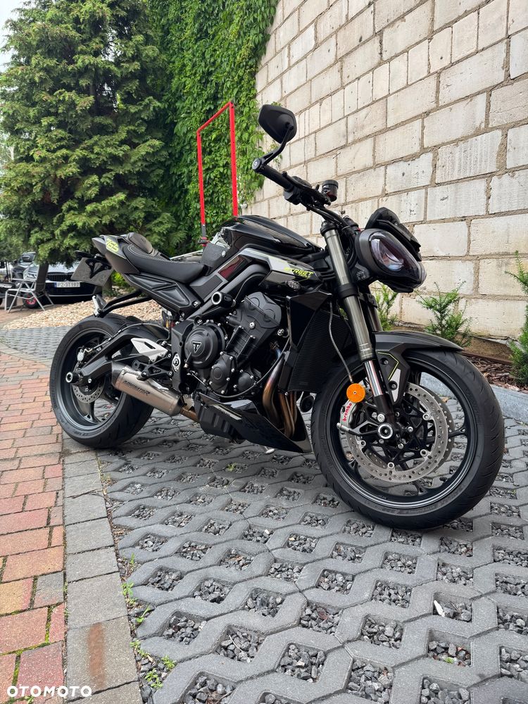 Triumph Street Triple - 37