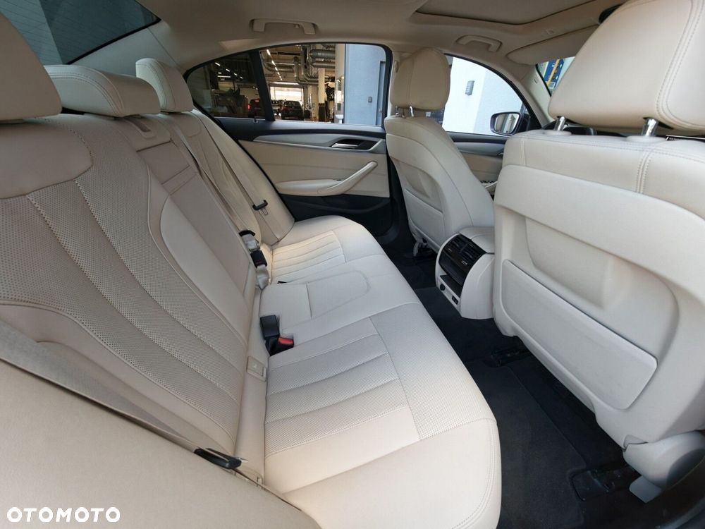 BMW Seria 5 520d xDrive mHEV - 13