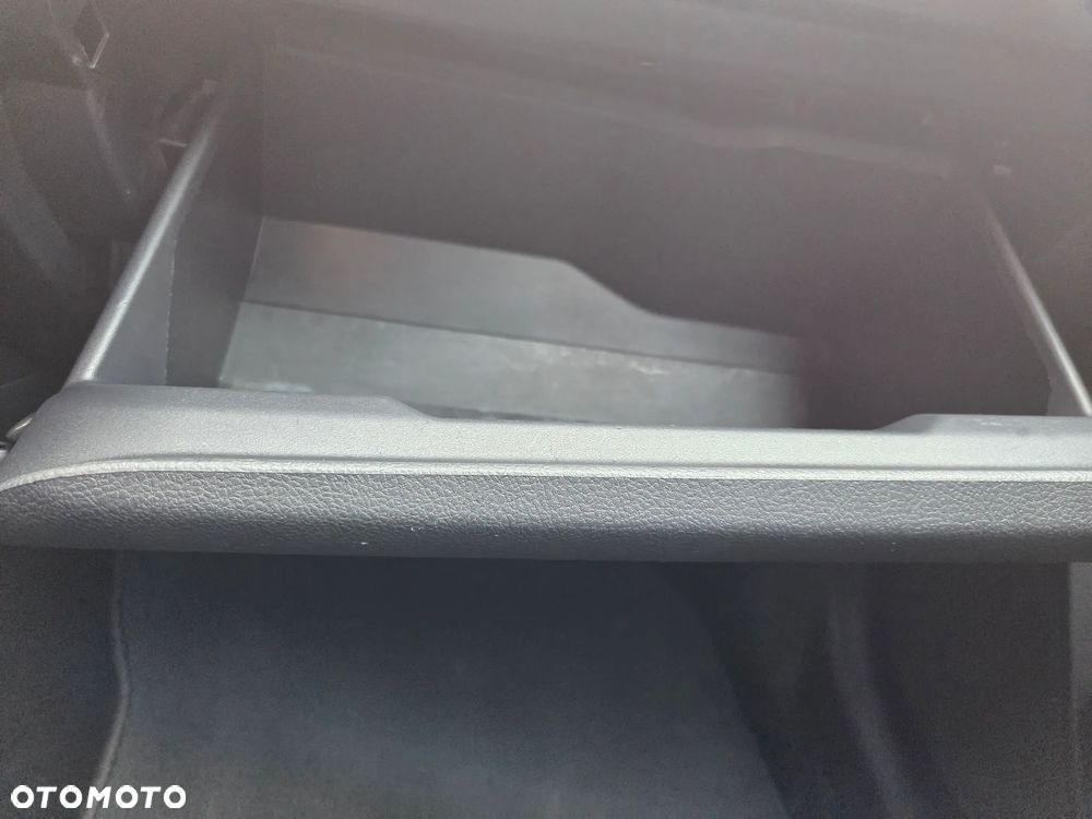 Toyota Auris 1.6 Prestige - 24