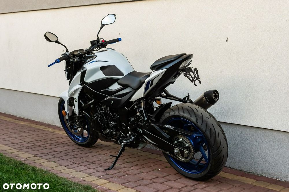 Suzuki GSX - 8