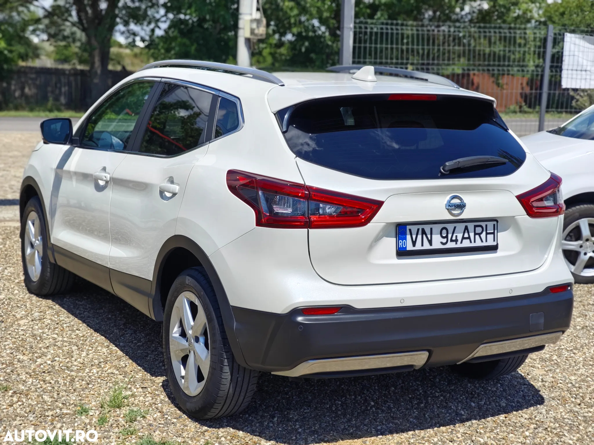 Nissan Qashqai 1.3 DIG-T N-CONNECTA - 4