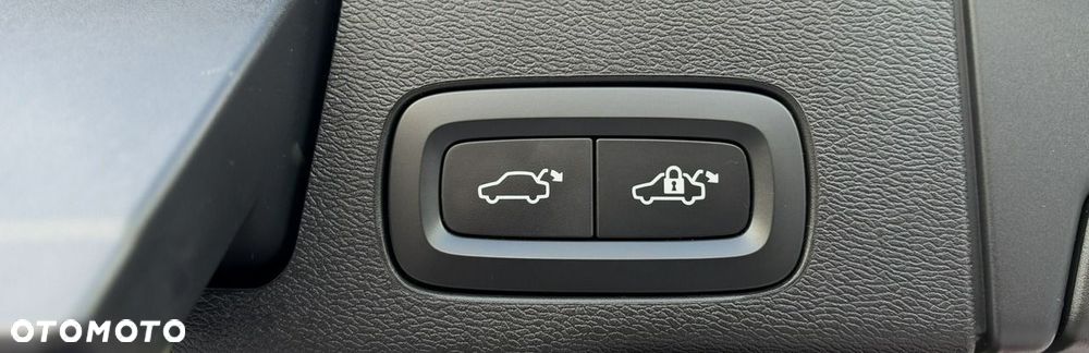 Volvo XC 60 B4 D AWD Plus Dark - 39