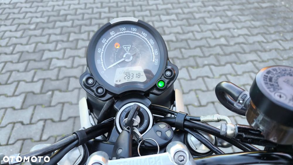 Triumph Street Twin - 7