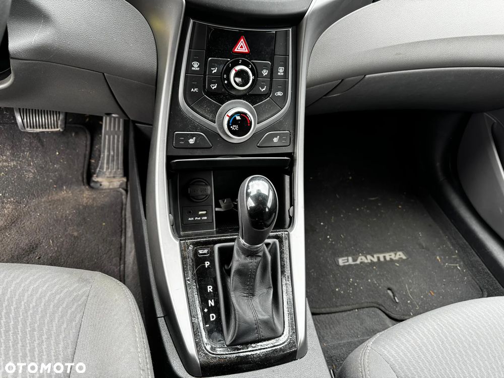 Hyundai Elantra - 18