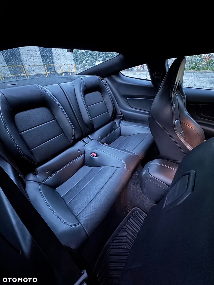 Ford Mustang - 8