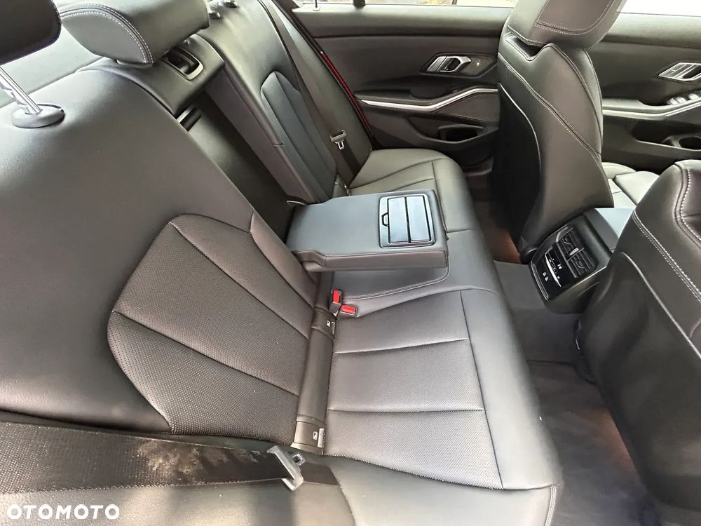 BMW Seria 3 320d xDrive mHEV M Sport sport - 22