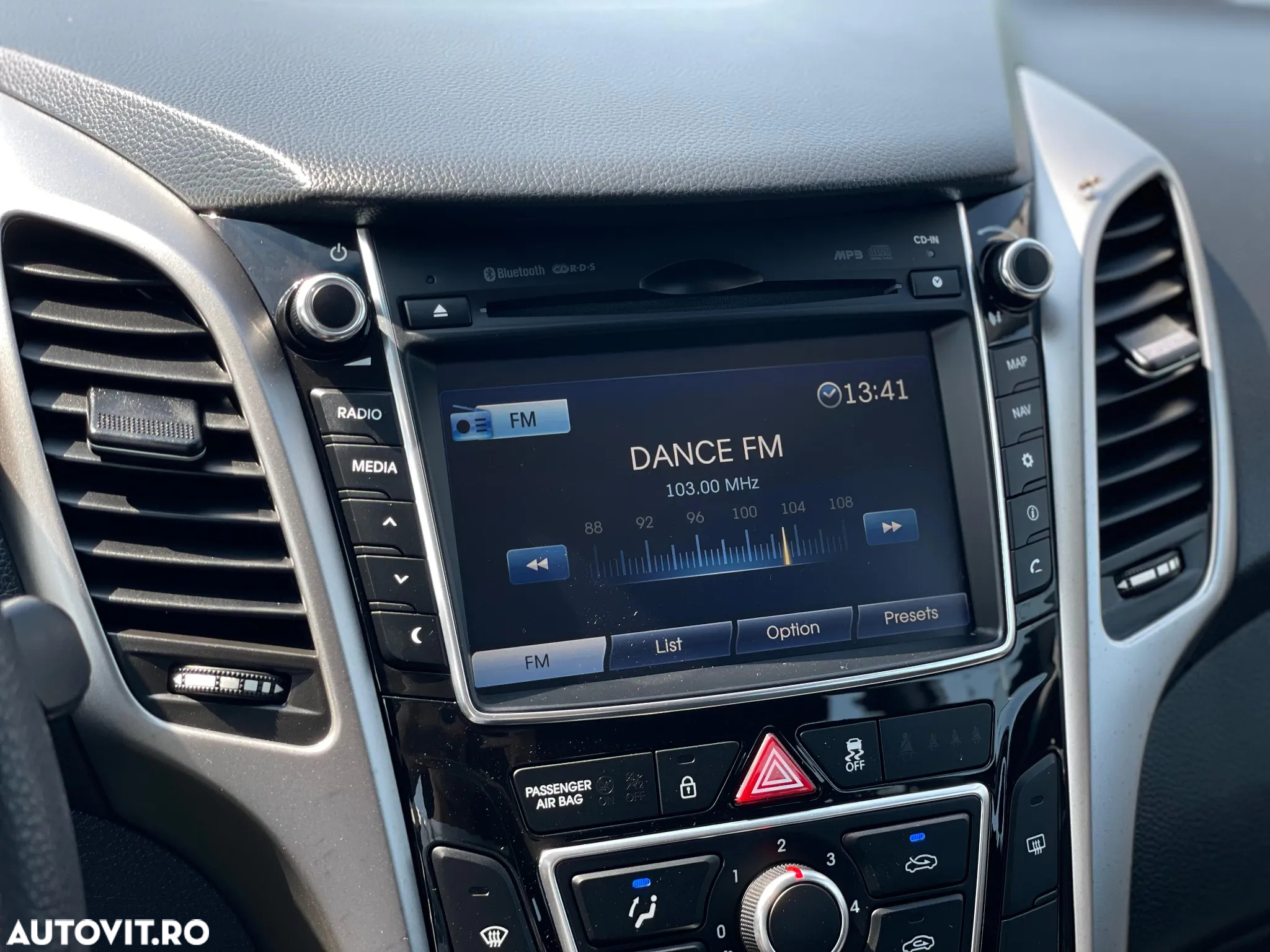 Hyundai i30 blue Kombi 1.6 CRDi Passion - 12