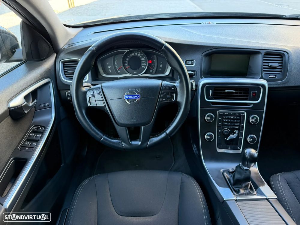 Volvo V60 D2 Momentum - 8