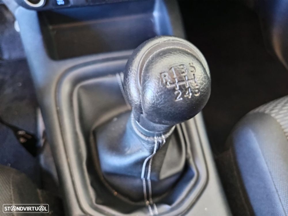 Toyota Hilux 2.4 D-4D 4WD CD CH - 13