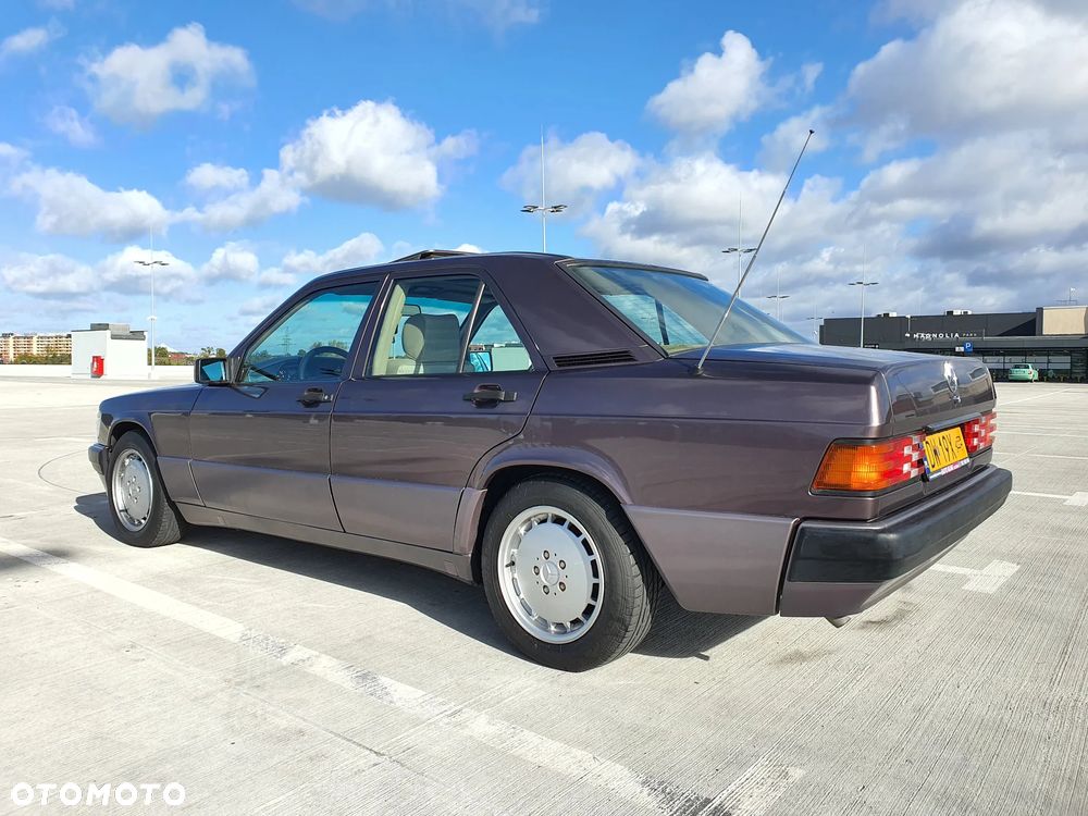 Mercedes-Benz W201 (190) - 5