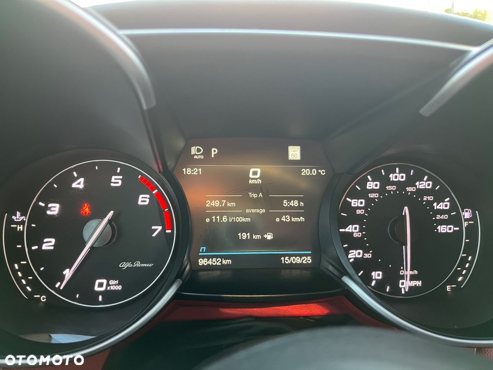 Alfa Romeo Giulia 2.0 Turbo 16V AT8-Q4 Veloce Ti - 15
