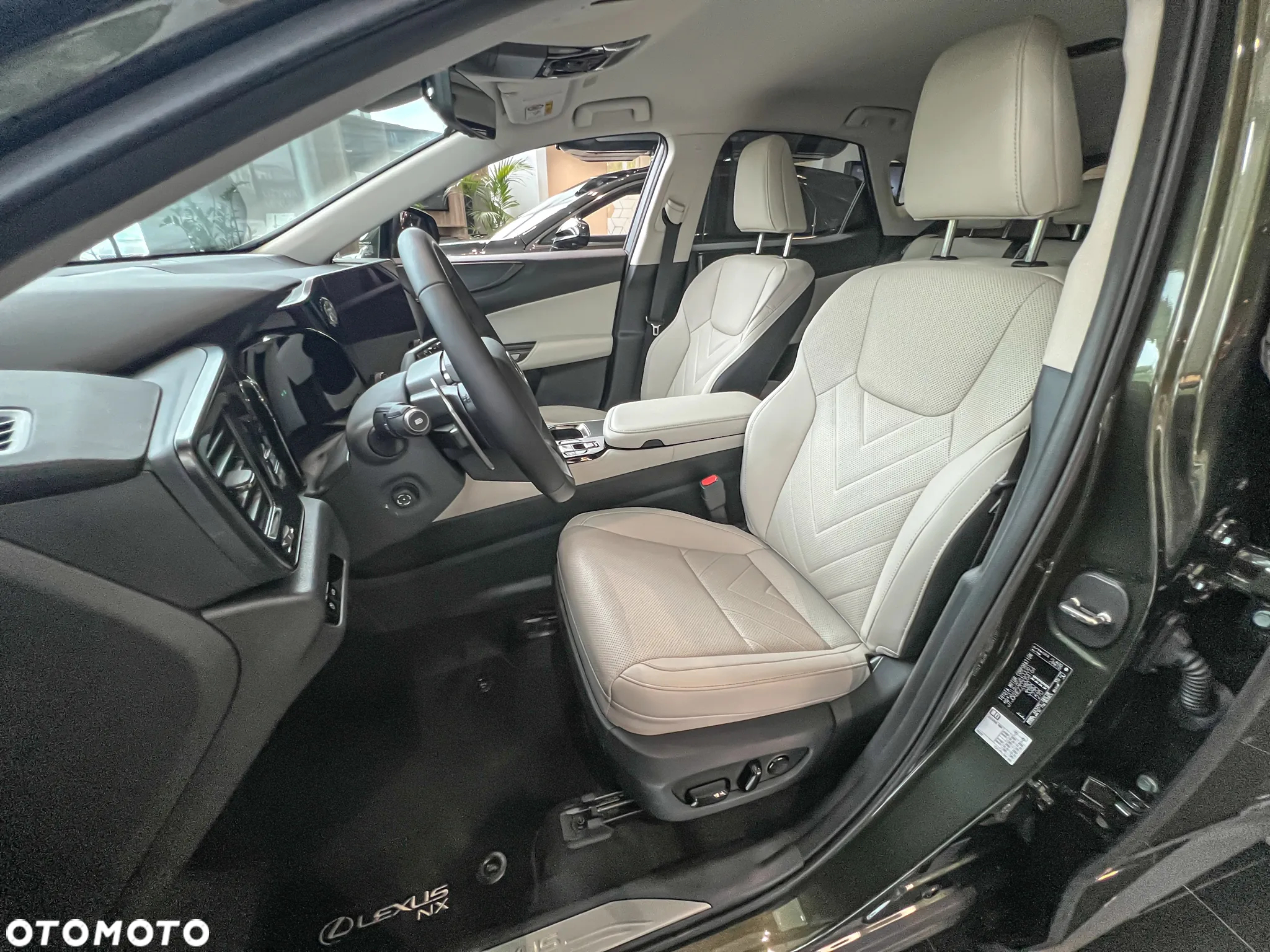 Lexus NX 350h Omotenashi AWD - 14