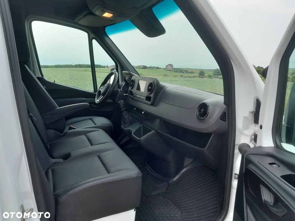 Mercedes-Benz Sprinter - 9
