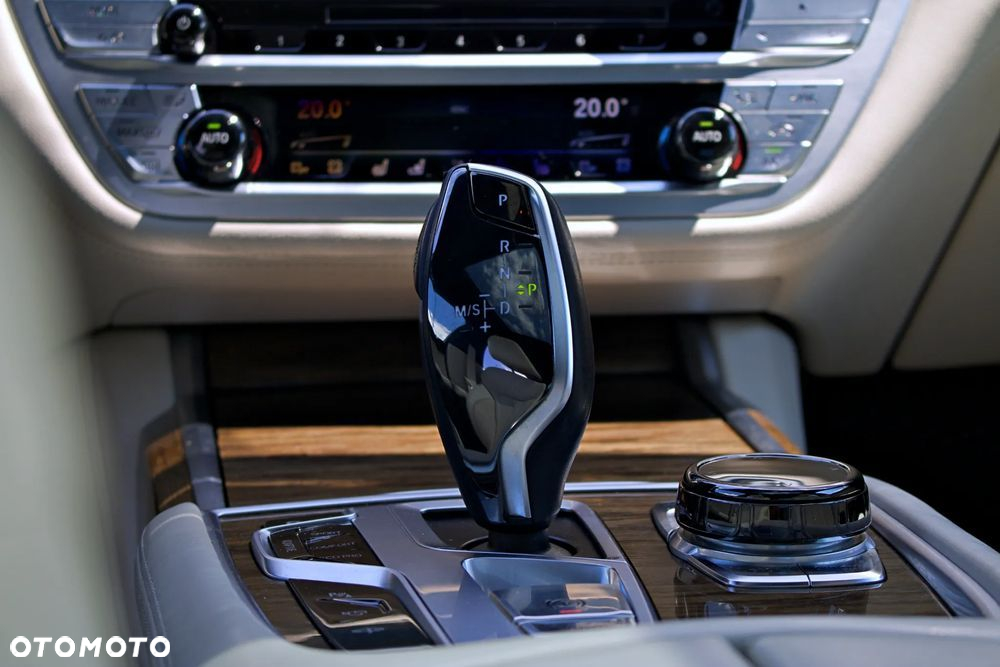 BMW Seria 7 740d xDrive - 31