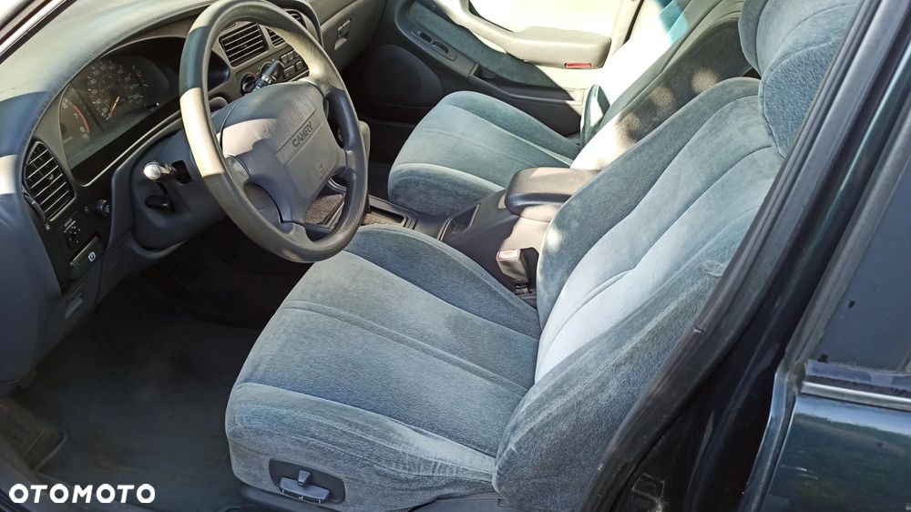 Toyota Camry 3.0 V6 LE - 18
