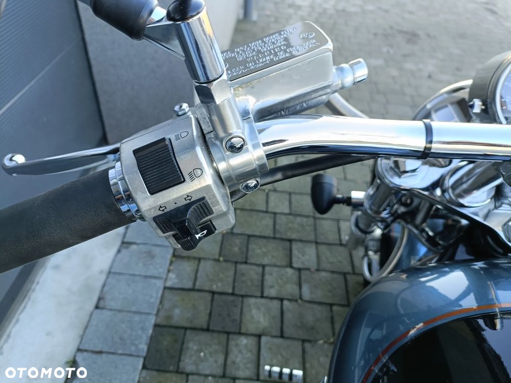 Suzuki Intruder - 14