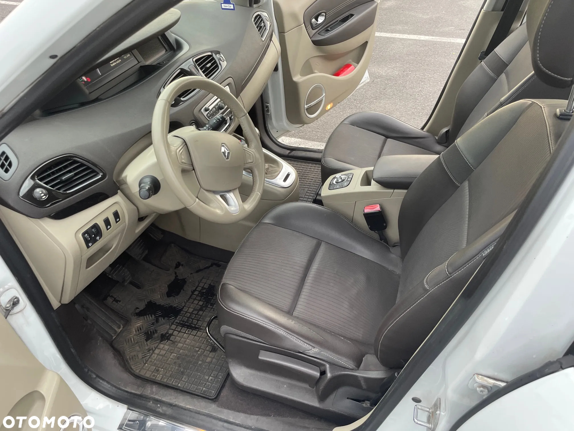Renault Scenic 1.6 dCi Energy Bose - 12