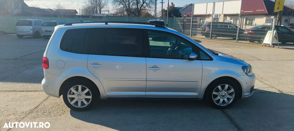Volkswagen Touran 2.0 TDI DPF DSG Comfortline - 4