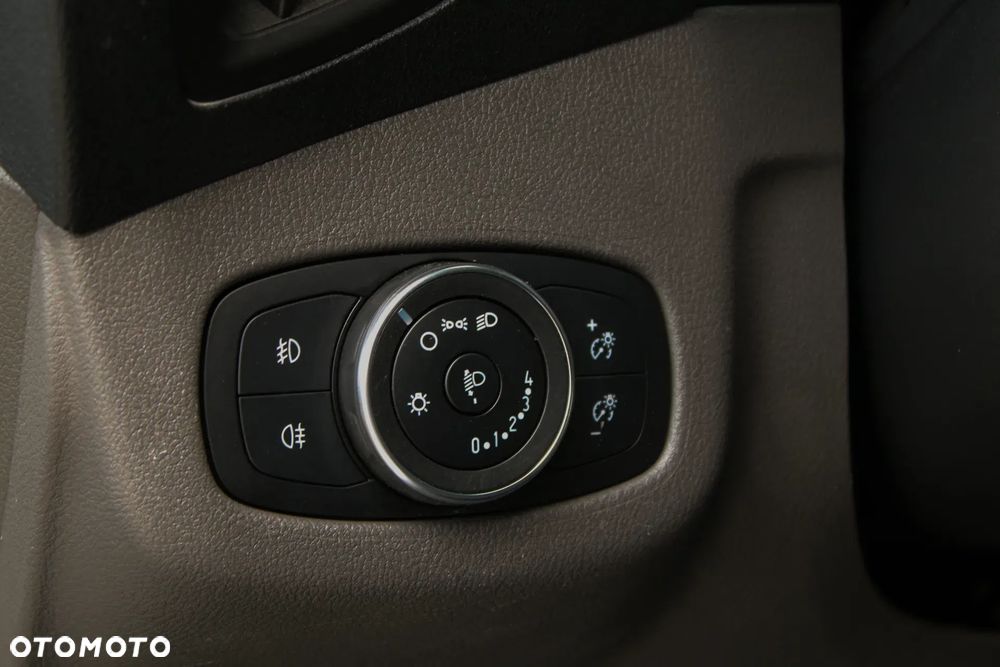 Ford Connect MAX - 32
