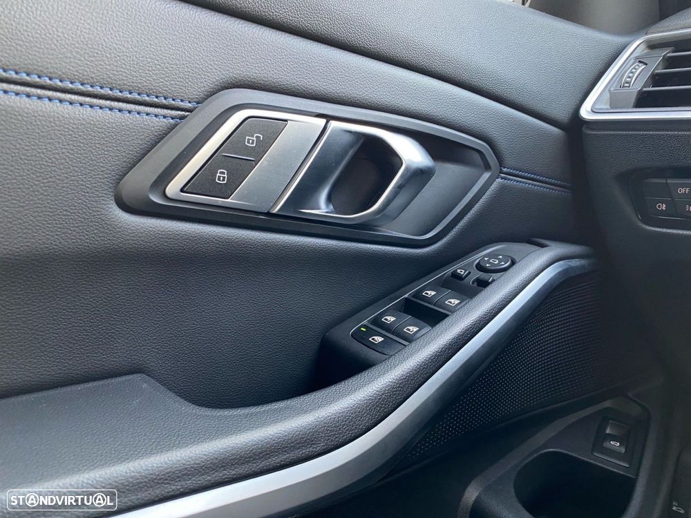 BMW 320 d Pack Desportivo M Auto - 12