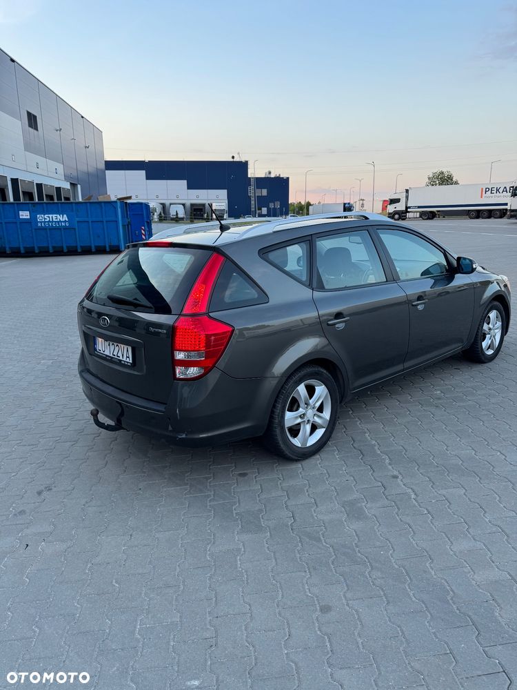 Kia Ceed 1.6 L - 5