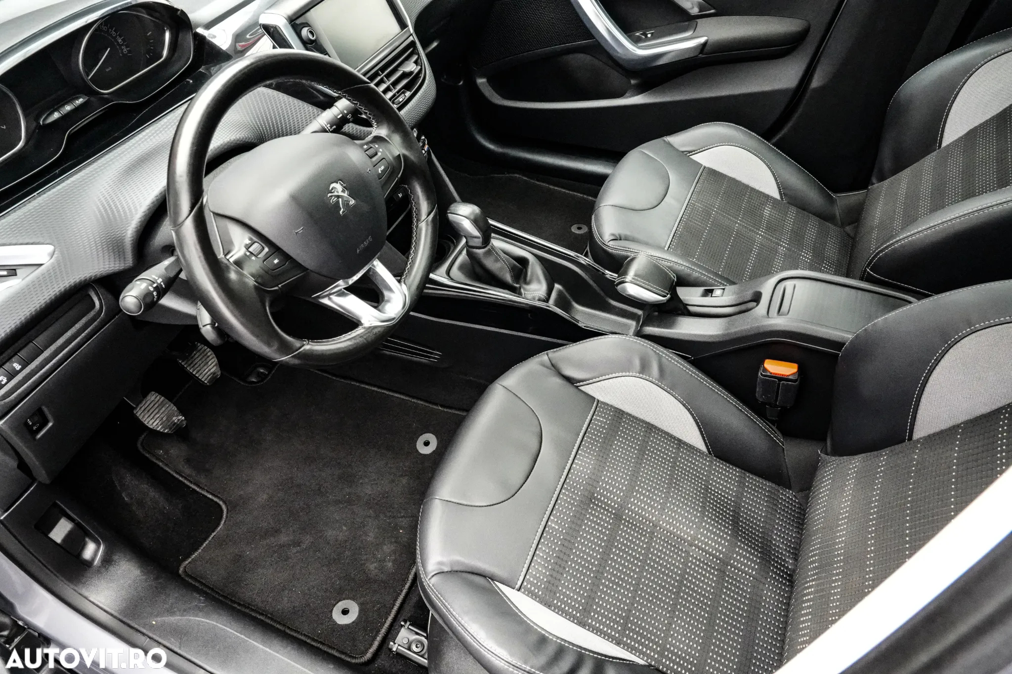 Peugeot 2008 1.2 L PureTech Active - 13