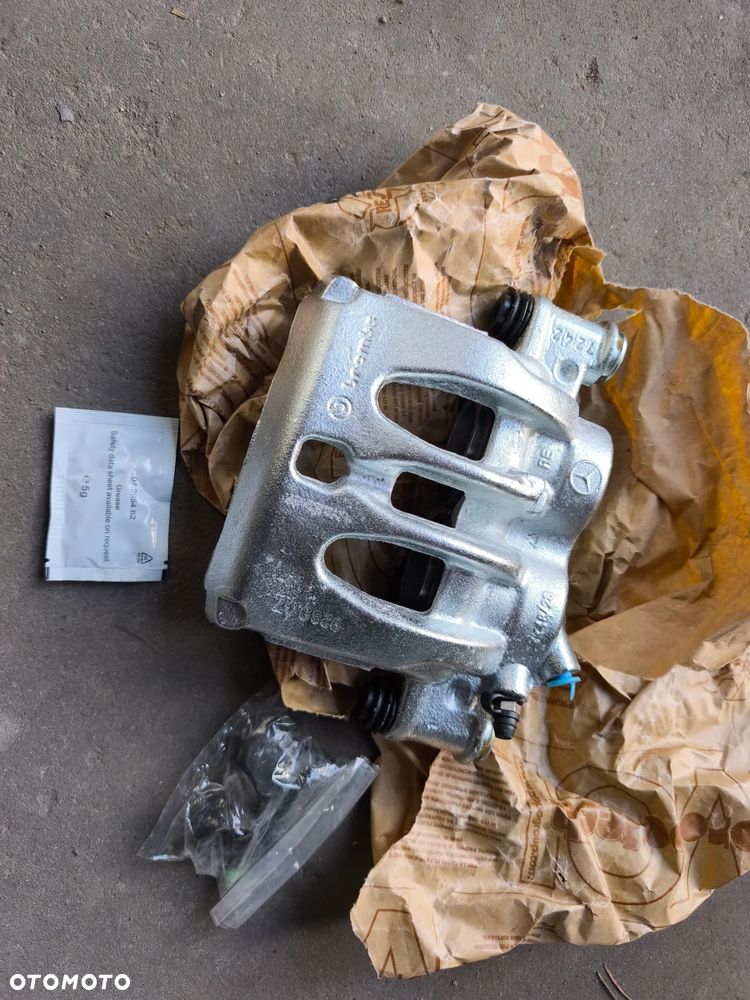 Zacisk prawy przód Sprinter 906 Crafter  A0044205683 Nowy - 2