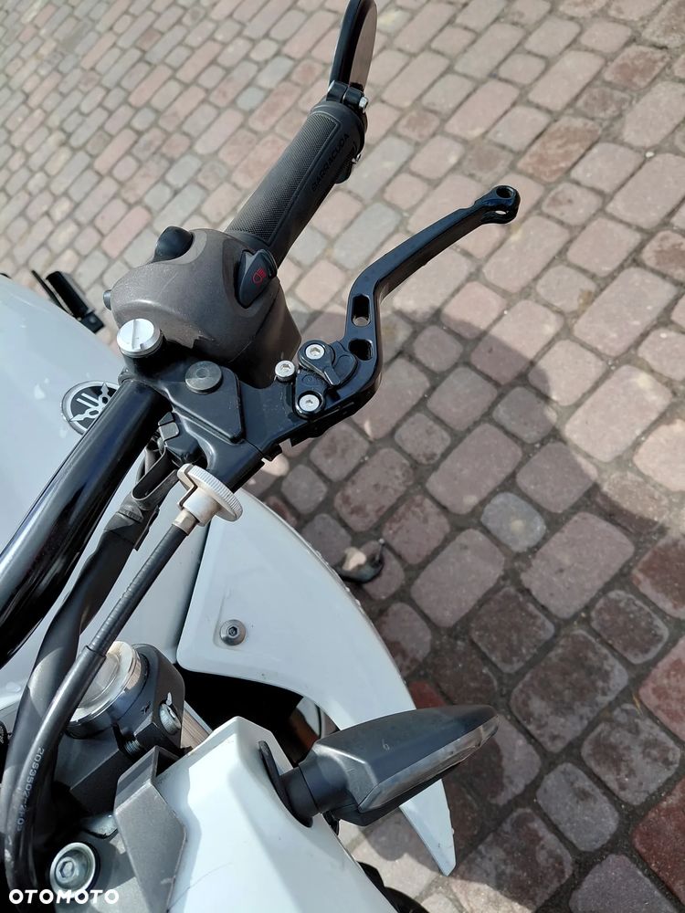 Yamaha XJ - 12