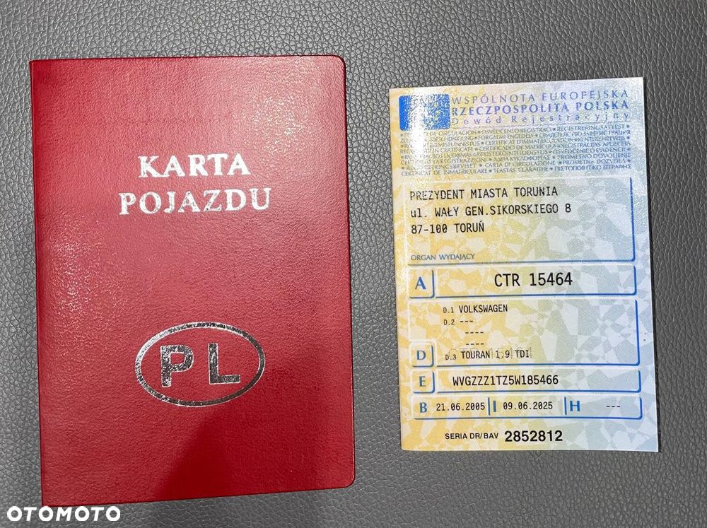 Volkswagen Touran 1.9 TDI Conceptline DSG - 38