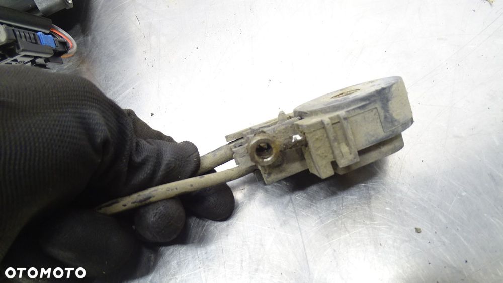 SILNIK MECHANIZM DRZWI PRAWYCH PEUGEOT 1007 1.4HDI 9680250280 - 2
