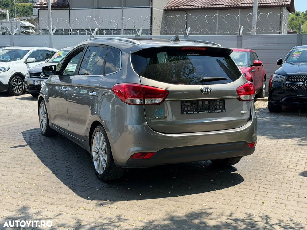 Kia Carens - 4
