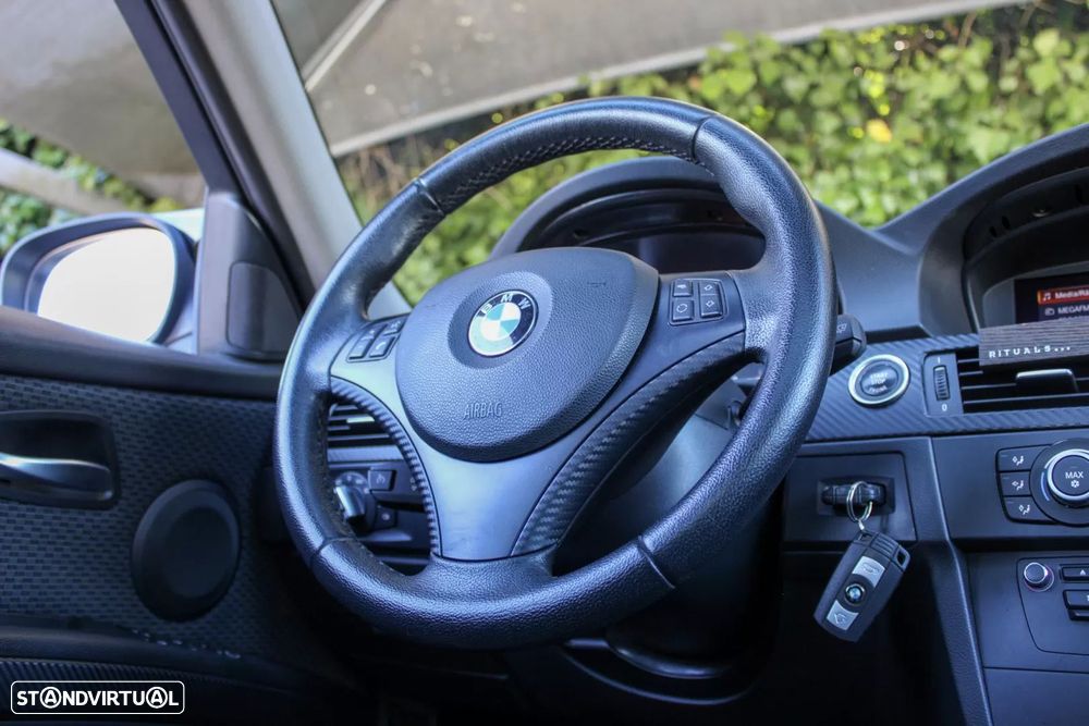 BMW 320 i Navigation - 12