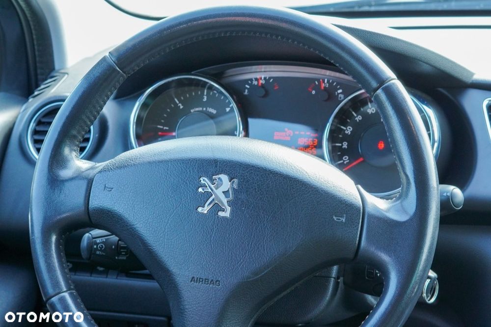 Peugeot 3008 HDi 115 Active - 11
