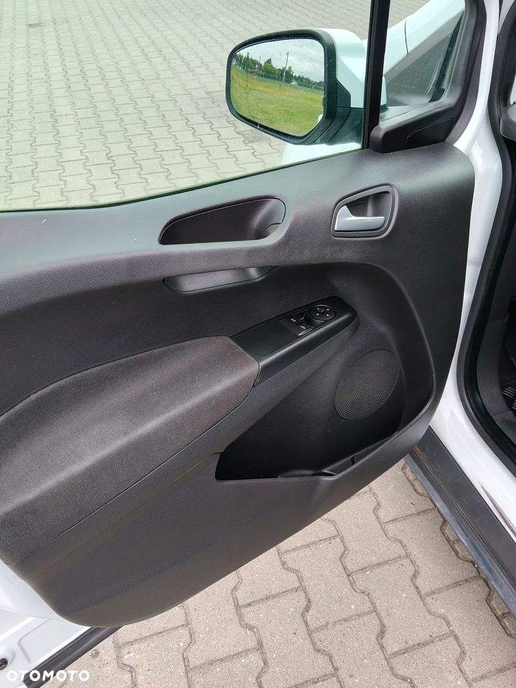 Ford Transit Courier - 10
