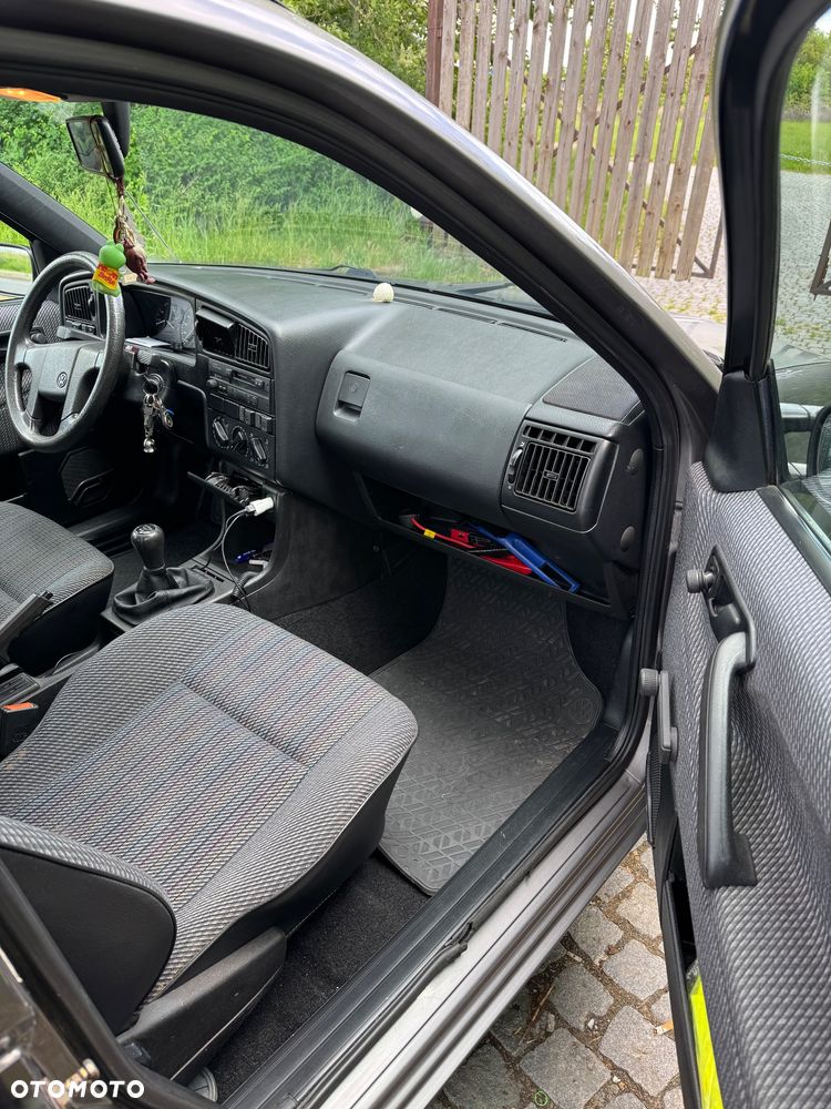 Volkswagen Passat 1.8 CL - 15