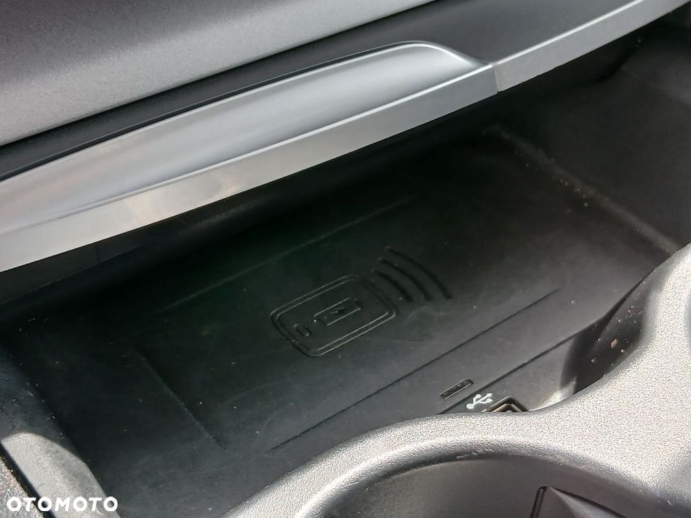 BMW Seria 5 518d - 24