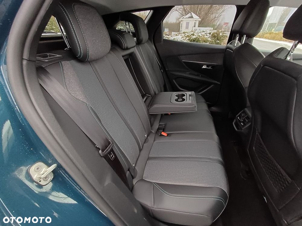 Peugeot 3008 1.2 PureTech Allure Pack S&S EAT8 - 32