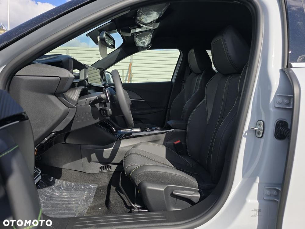 Peugeot 2008 PureTech mHEV GT e-DCS6 - 11