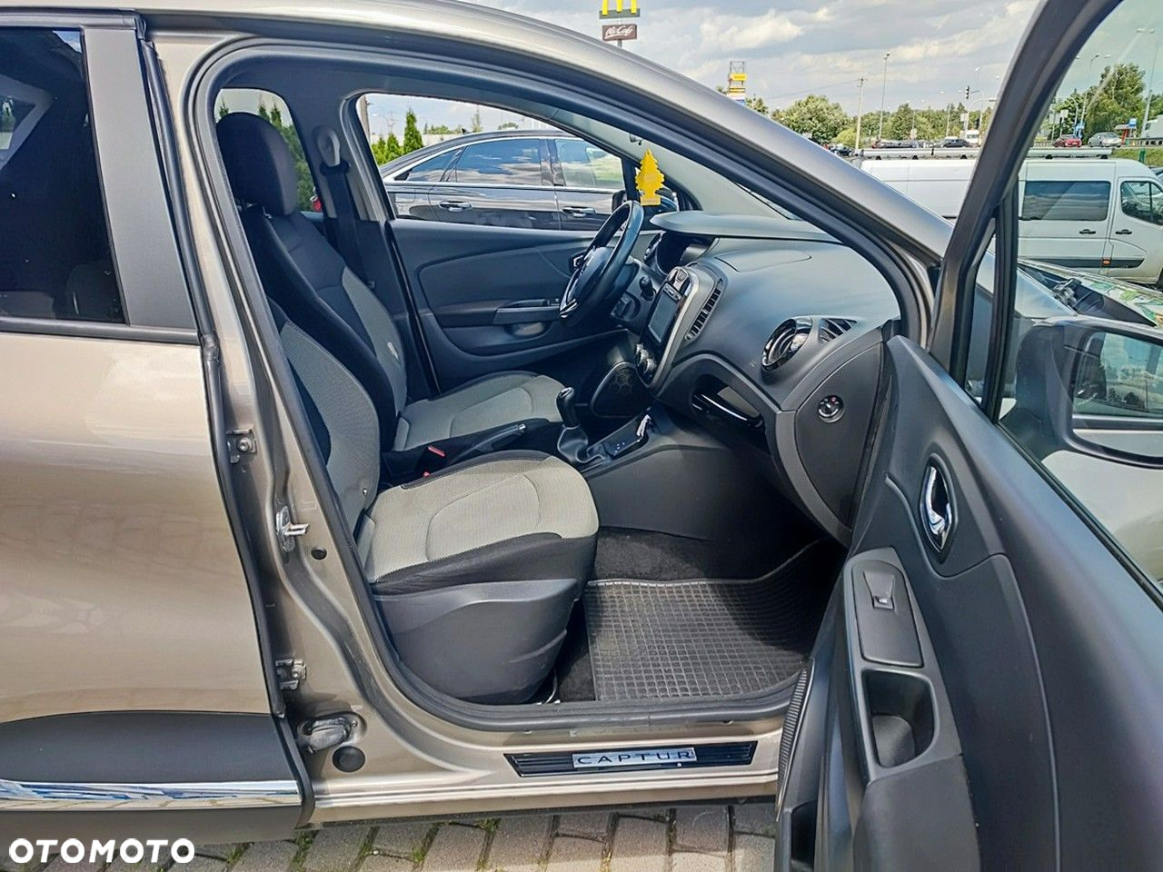 Renault Captur - 19