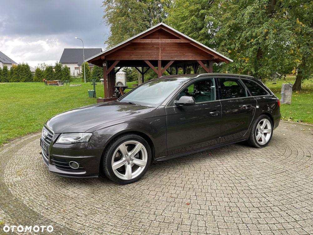 Audi A4 2010 photo 2