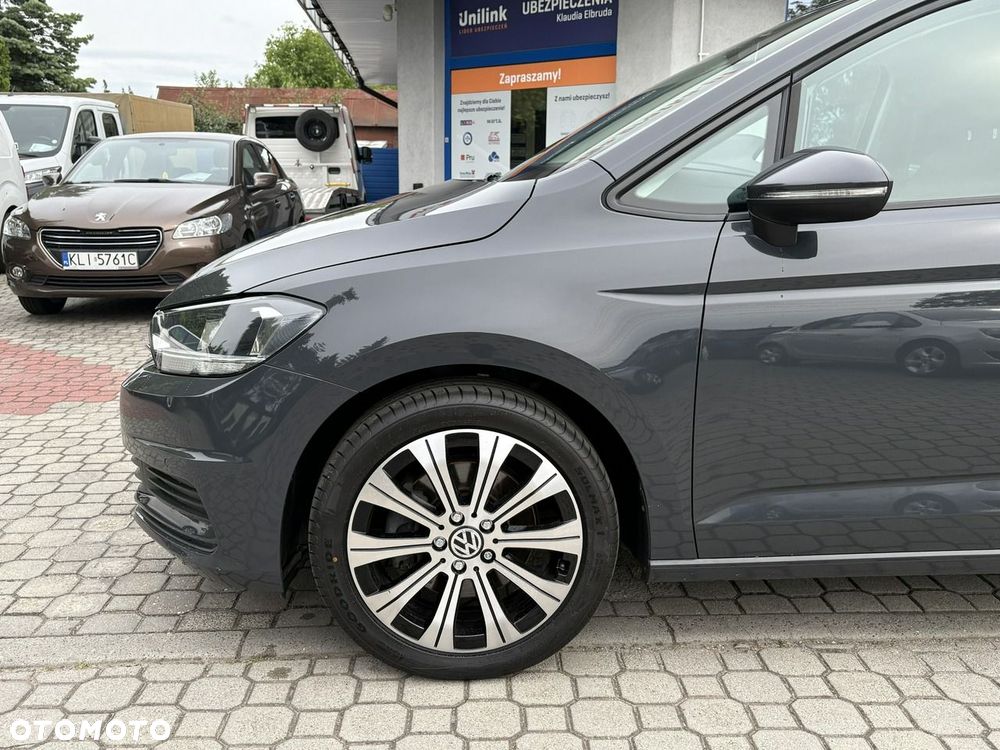 Volkswagen Touran - 10