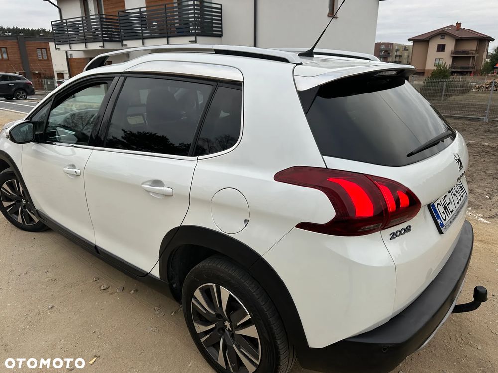 Peugeot 2008 PureTech 110 GPF EAT6 Black Edition - 12